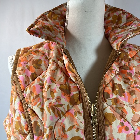 Reversible Quilted Floral Brown Tan Khaki Vest Puffer w/Pockets on tan side - Sm - Picture 4 of 9